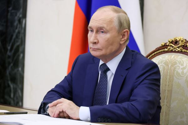 Путин поручил проработать идеи по созданию новой модели торговли