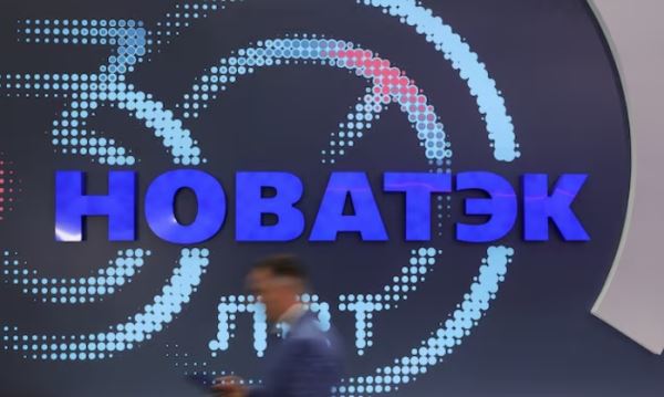 Данные показывают, что танкер загружает нафту на терминале «Новатэка» в Усть-Луге