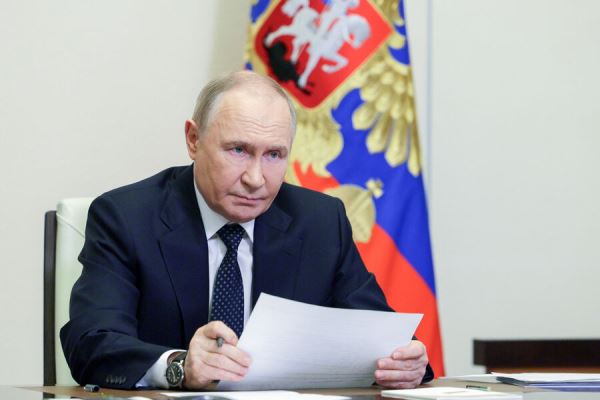 Путин поручил разработать план структурных изменений в российской экономике