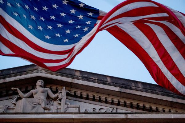 СМИ рассказали о возможных санкциях США против «Роснефти» и «Лукойла»