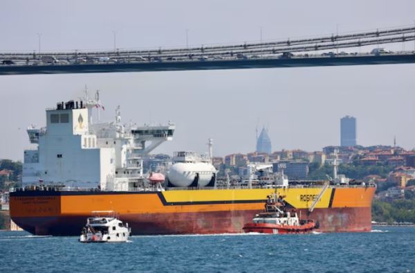 Индийские государственные НПЗ присматриваются к российской нефти в связи с увеличением скидок, сообщают источники