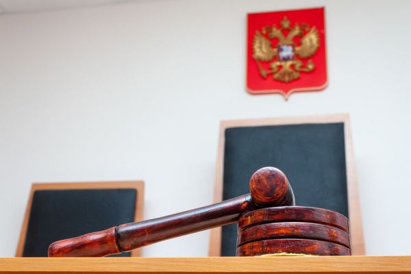 Суд оставил живущему в Лондоне экс-банкиру одну из его квартир в Москве
