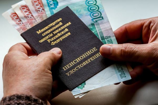 Назван средний размер пенсии госслужащих в России