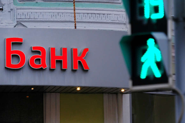 Российским банкам разрешили ограничивать выдачу наличных из-за мошенников